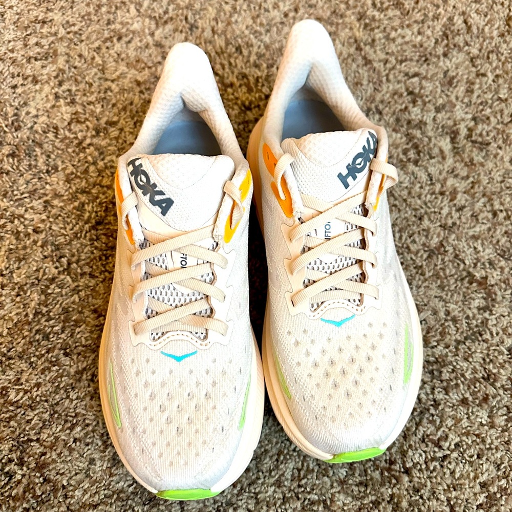 Hoka Clifton 9 sneakers size 8M